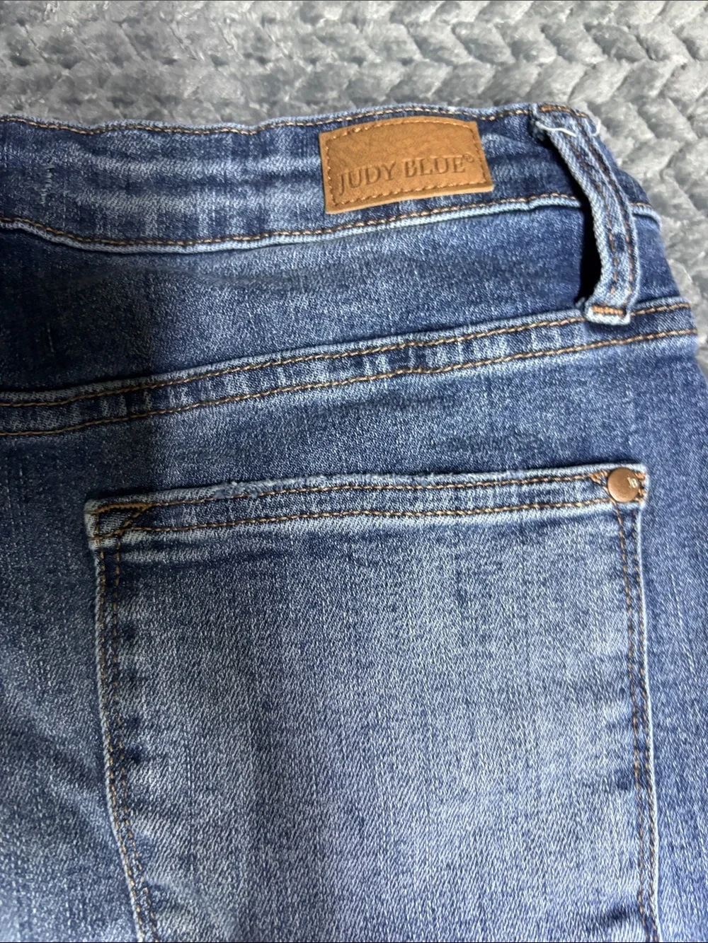 Judy Blue Medium Wash Cropped Straight Leg Jeans